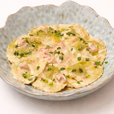 Равиоли из утки в сливочном соусе в Василек по цене 690 ₽