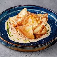 Блинчики с куриным жюльеном и сыром Пармезан в Табаско