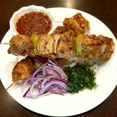 Курица на шпажке в Чайхана Омар Хайям по цене 499 ₽