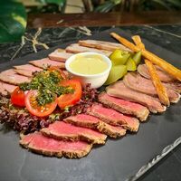 Мясное плато в Cafe Seven