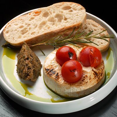 Запеченный камамбер в Юность по цене 860 ₽