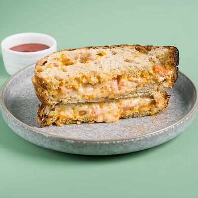 Гриль-чиз острый лосось в HAND COFFEE по цене 750 ₽