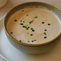 Сливочная уха с лососем и судаком в Кафе Май