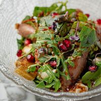 Салат с томленой уткой и сырным кремом в Varvarka lll