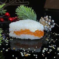 Онигири с форелью в Sushi-Shop