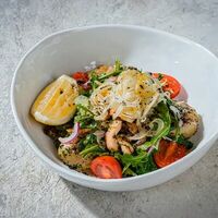 Салат с осьминогом в Rombus cafe