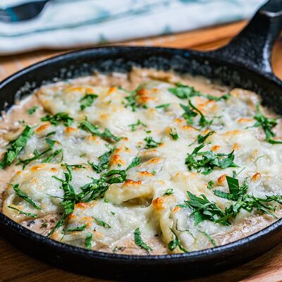 Запечённые вареники с картофелем и грибным соусом в Eva bistro по цене 460 ₽