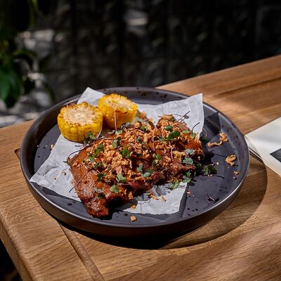 Томленые свиные ребра, яблочный BBQ в Мунк по цене 1225 ₽