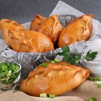 Пирожок с зеленым луком и яйцом в Своя пекарня