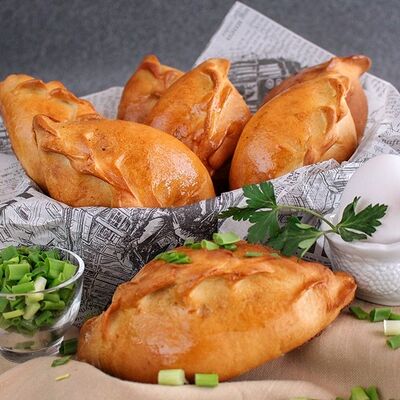 Пирожок с зеленым луком и яйцом в Своя пекарня по цене 60 ₽