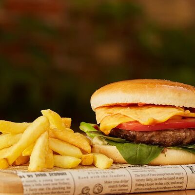 Комбо Бургер классика, картофель, соус в Пресня Бургер по цене 670 ₽