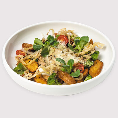 Куриная грудка в соусе из белых грибов с жареным картофелем и овощами в Самое популярное кафе по цене 385