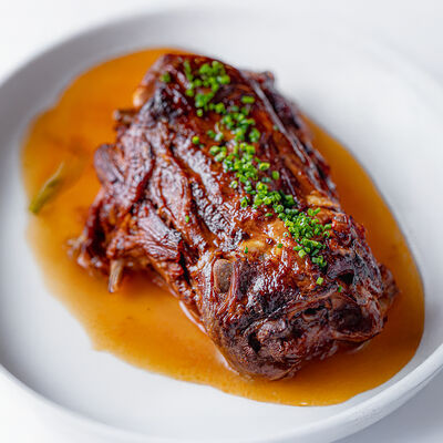 Томленая шея ягненка в Phantom по цене 2660 ₽