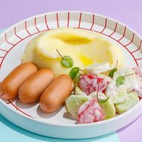 Сосиски отварные с пюре и овощным салатом в Юность