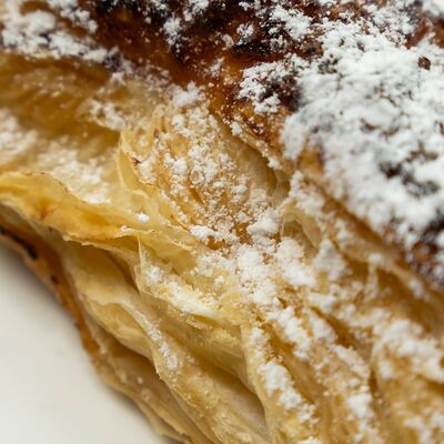 Слоеный язычокв Романовская пекарня по цене 150 ₽