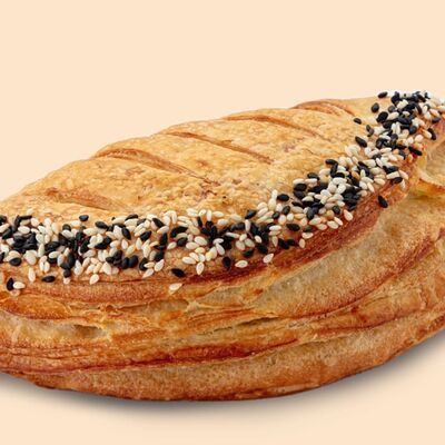 Слоеная булка с начинкой из картофеля и грибов вешенки в Кондитерская ЛЮБО по цене 110 ₽