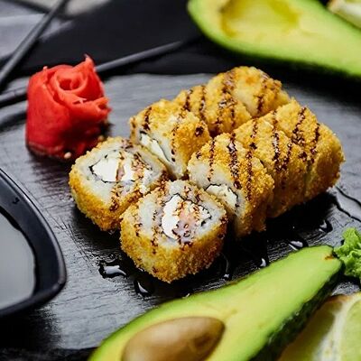 Жаренный с лососем в Maki Family по цене 379