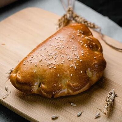 Шах с курицей и сыром в Хлеб да булки и любовь по цене 180 ₽