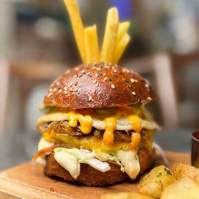 Бургер со свининой в Kirova street по цене 350 ₽