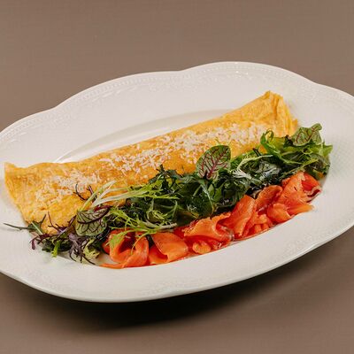 Французский омлет с красной рыбой в Кими по цене 650 ₽
