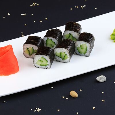 Мини-ролл с огурцом в Sushic по цене 185 ₽