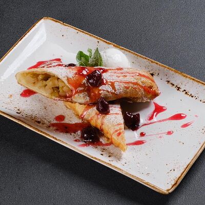 Штрудель яблочный в Акватория по цене 350 ₽