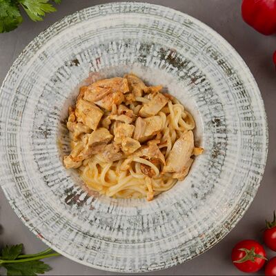 Лагман с копченым цыпленком и сливочным карри в Куркума по цене 650 ₽