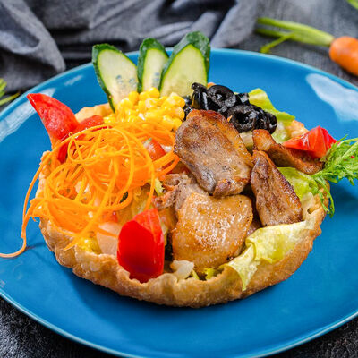 Теплый шеф-салат с нежной уткой в Сахара по цене 1750 ₽