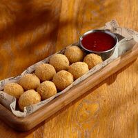 Сырные шарики с азиатским соусом в BBQ Beer Restaurant