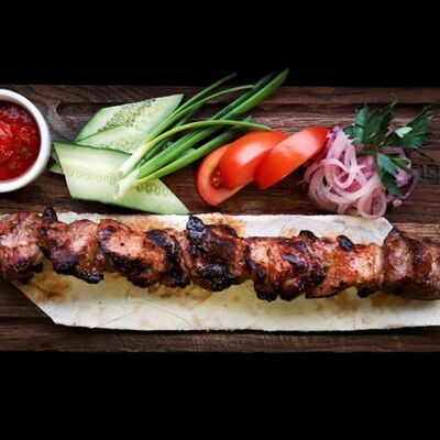 Шашлык cвинoй в Роллы Darom по цене 580 ₽