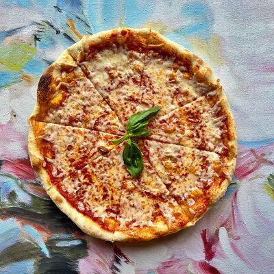 Пицца Маргарита в Wine room gallery по цене 430 ₽