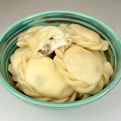 Вареники с творогом и изюмом в Пельменная №1 по цене 199 ₽