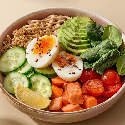 Киноа с запеченной форелью в Комод по цене 710 ₽