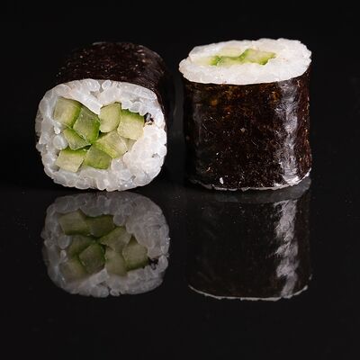 Хосомаки с огурцом в Sushiland по цене 269 ₽