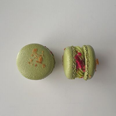 Фисташка с малиной в Sweety Bulochka по цене 250 ₽