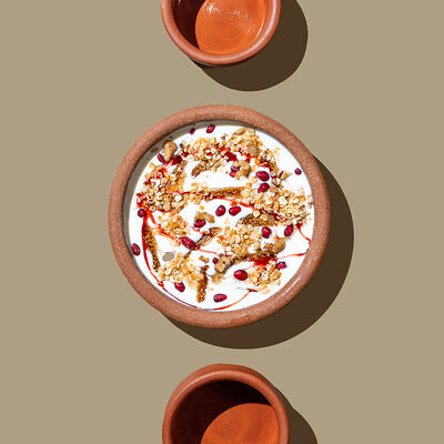 Мацони с вяленым инжиром и орехами в Хачапури и вино по цене 250 ₽