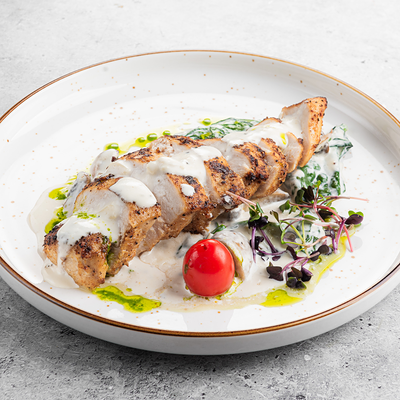 Куриный стейк в сливочно-шпинат. соусе в La Maro по цене 4690 ₸