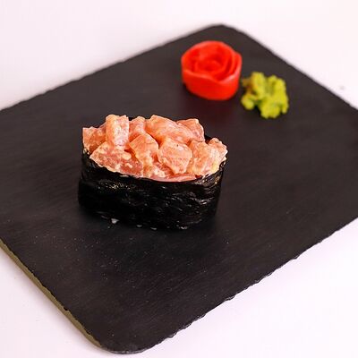 Гункан с Лососем в Sushi Kiosk по цене 180 ₽