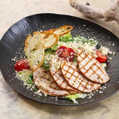 Цезарь с подкопченной индейкой в 7 небо по цене 440 ₽