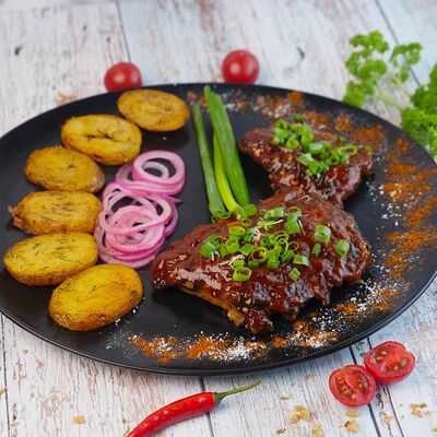 Ребра свиные Диабло с запеченным картофелемв Гастробар Крапива по цене 820 ₽