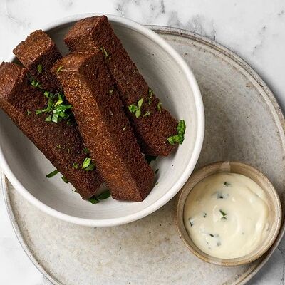 Гренки с чесночным соусом в Mikemolly по цене 260 ₽