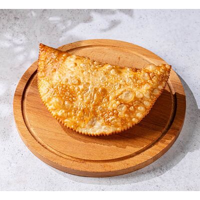 Чебурек с говядиной в Tsameti по цене 425 ₽