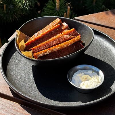 Гренки Nyen с чесночным соусомв Nyen по цене 400 ₽