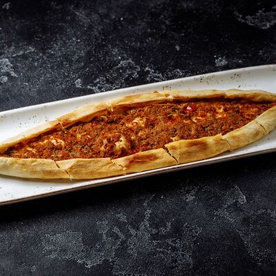 Пиде с фаршем мраморной говядины в Таксиммайдан по цене 1100 ₽