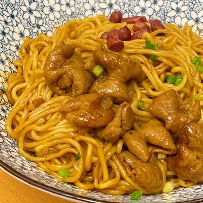 №98 Лапша с жареной свиной кишкой в Malatan Gong Qilin Tea по цене 700 ₽