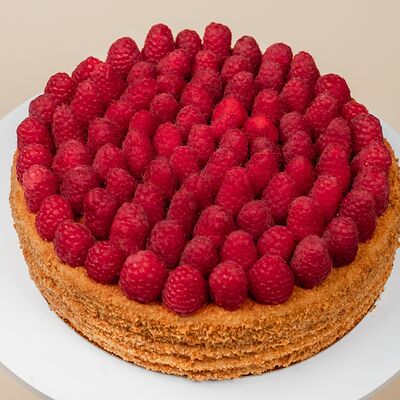 Медовик с малиной в Особенный Наполеон Кондитерская по цене 2500