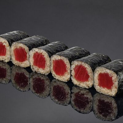 Ролл с тунцом еллоуфин в Bluefin по цене 1100 ₽