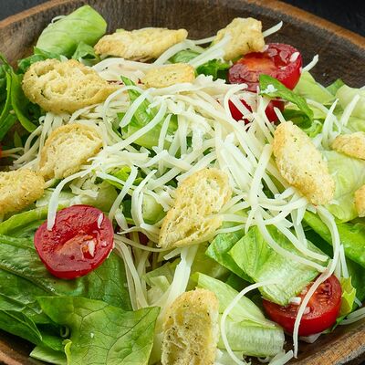 Цезарь с курицей в Шашлычная Гурман по цене 550 ₽