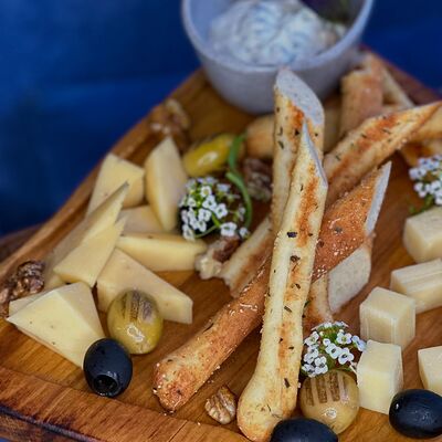 Сырная тарелка в The Hound по цене 2080 ₽