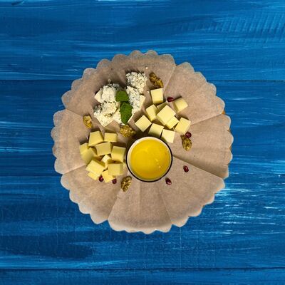 Сырное ассорти в Два капитана по цене 790 ₽